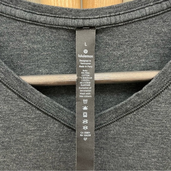 Lululemon Men’s 5 Year Basic V-Neck Shirt Size L - Picture 2 of 6
